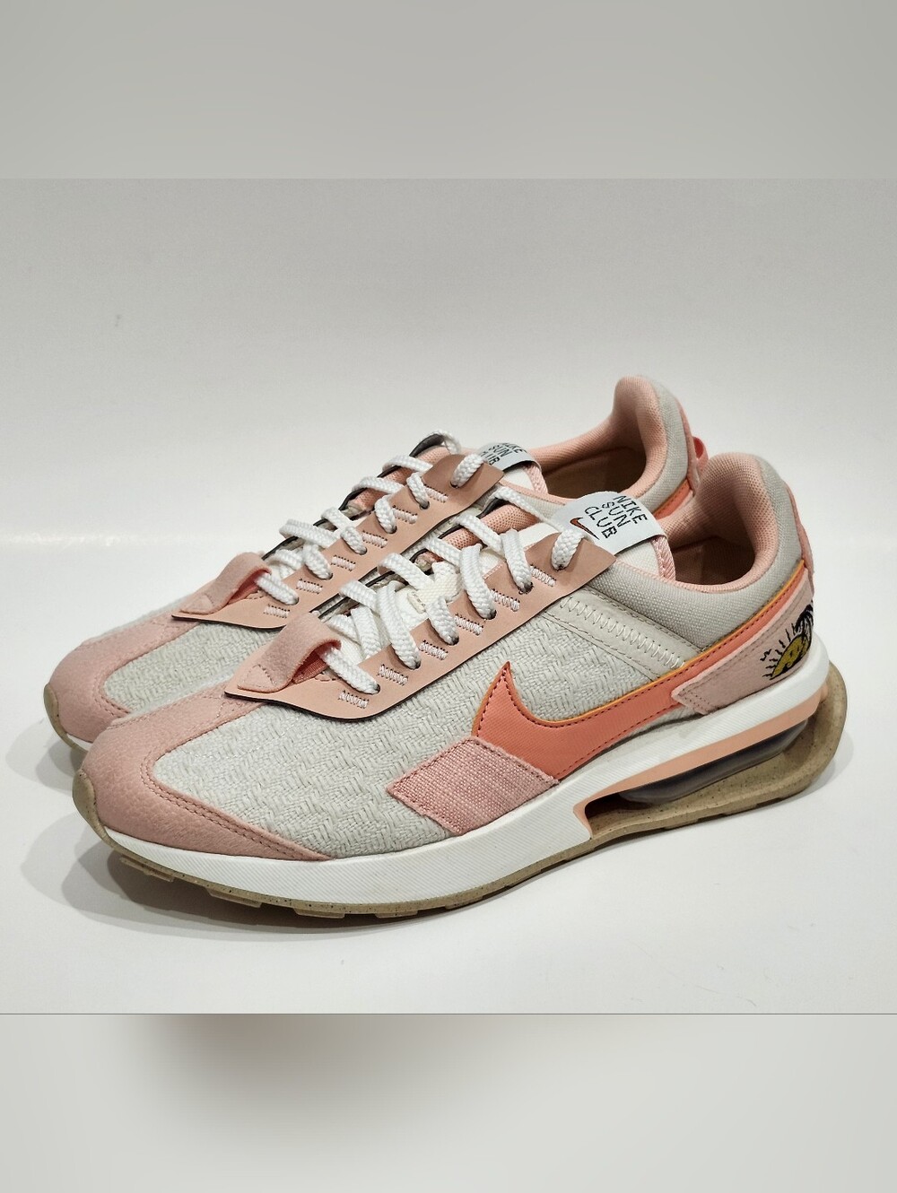 Nike Womens Peach Air Max Pre-Day SE Sun Club DJ9984-101 Sneakers Size 9.5 US